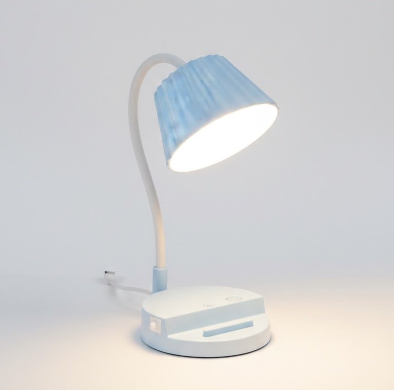 مصباح مكتب LED متعدد الوظائف 3 في 1 – إضاءة مرنة، براية أقلام مدمجة، وحامل هاتف – تصميم عصري للأطفال والطلاب